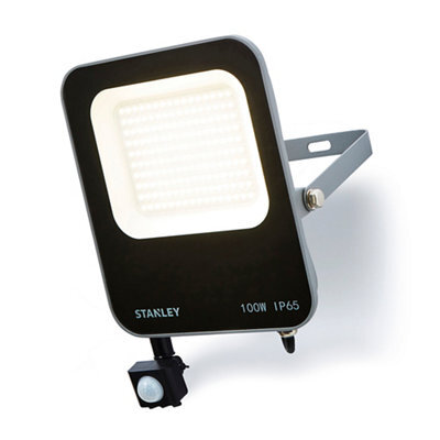 Stanley Ik10 Black Mains-Powered Cool Daylight Outdoor Led Pir Floodlight 11000Lm - image 1