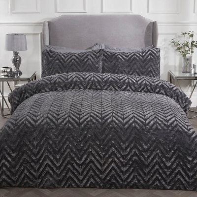 Smart Living Luxury Chevron Airblown Faux Fur Duvet Cover With Pillowcases - image 1