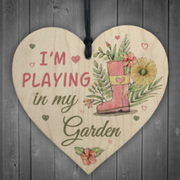 Red Ocean Novelty Playing In My Garden Wooden Hanging Heart Gardening Love Art Shed Sign Home Gift - thumbnail 1