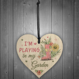 Red Ocean Novelty Playing In My Garden Wooden Hanging Heart Gardening Love Art Shed Sign Home Gift - thumbnail 2