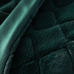 Catherine Lansfield Downstairs Living Cosy Diamond Soft 130X170Cm Blanket Throw Bottle Green - thumbnail 2