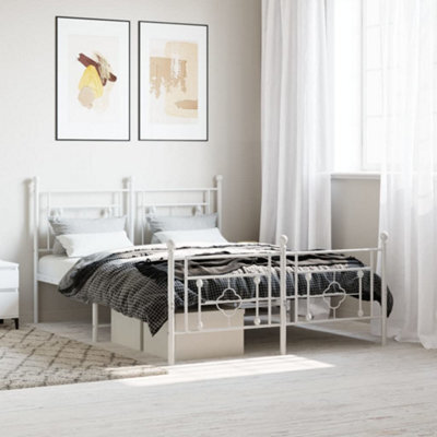Berkfield Metal Bed Frame Without Mattress With Footboard White 135X190Cm - image 1