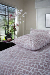 The Lyndon Company Tulle 100% Cotton Pink Duvet Cover Set Extra Soft Stone-Effect Bedding With Piped Edge - thumbnail 3