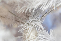 Shatchi 6Ft Alaskan Pine White Christmas Tree With Metal Stand - thumbnail 6