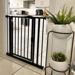 Bettacare Auto Close Pet Gate, 132.6Cm - 139.6Cm, Matt Black, Pressure Fit Stair Gate For Dog & Puppy - thumbnail 9