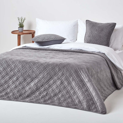 Homescapes Luxury Dark Grey Quilted Velvet Bedspread Geometric Pattern 'paragon Diamond' Throw, 200 X 200 Cm - image 1