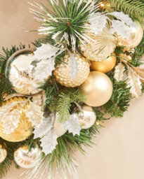 Werchristmas 76 Cm Pre-Lit Artificial Christmas Wreath With Silver And Gold Baubles, 60 Warm White Leds - thumbnail 4