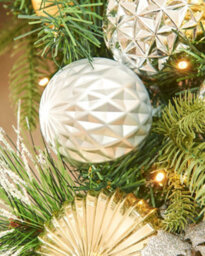 Werchristmas 76 Cm Pre-Lit Artificial Christmas Wreath With Silver And Gold Baubles, 60 Warm White Leds - thumbnail 5