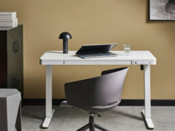 Beliani Electric Adjustable Standing Desk Penly White 120 Cm 60 Cm With Usb Port - thumbnail 2
