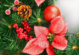 Best Artificial 9Ft Red Decorated Christmas Garland Supplied With 80 Warm White Battery Leds Banister Fireplace Staircase - thumbnail 2