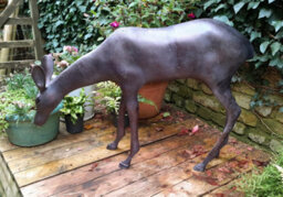 Inspirational Gifting Grazing Doe Garden Sculpture Aluminium Decoration Extra Large - thumbnail 3