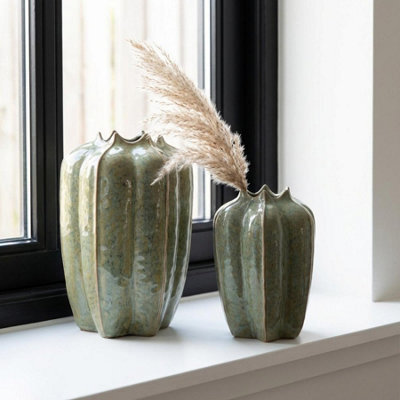 Garden Greatness Green Seed Pod Bud Vase Duo Decor - image 1