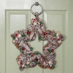 Samuel Alexander 45Cm Frosted Hanging Christmas Star Wreath With Red Jingle Bells & Wooden Stars - thumbnail 1