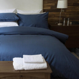Belledorm 540 Thread Count Satin Stripe Duvet Cover Set Navy (Kingsize) - thumbnail 2