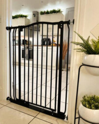 Safetots Extra Tall Curved Top Safety Gate, 143Cm - 152Cm, Matt Black, Extra Tall 100Cm In Height, Pressure Fit Stair Gate - thumbnail 6
