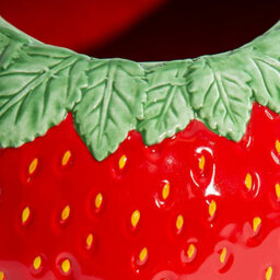 Gifts Direct 2 U Ceramic Large Red Strawberry Vase - thumbnail 3