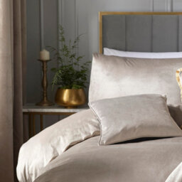 Laurence Llewelyn-Bowen Montrose Luxury Natural Velvet Duvet Cover Set - thumbnail 4