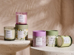 Beliani Set Of 3 Scented Candles Colorful Barrel Soy Wax Fresh Notes Floral Notes - thumbnail 2