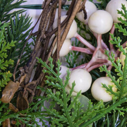 Christmas Tree World 50Cm Pre-Lit Decorated Pe Pine Wreath With White Berries - thumbnail 5