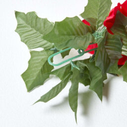 Homescapes Artificial Red Poinsettia Berry Garland, 175 Cm - thumbnail 4
