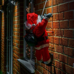 Globrite Hanging Santa Climbing Rope Ladder - 60 Cm - Large Outdoor Christmas Decoration For Garden Tree Wall & Fence Display - thumbnail 9