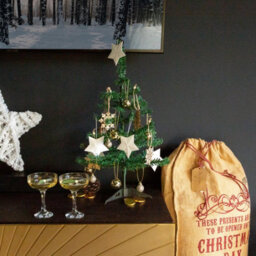 Harbour Housewares Artificial Fir Christmas Tree - 60Cm/2Ft - Green - Indoor Small Xmas Tree Desktop Tree With Stand Mini Décor - thumbnail 6