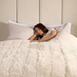 Ohs Fluffy Faux Fur Weighted Blanket, Cream - 6Kg - thumbnail 2