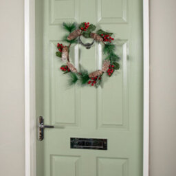 Samuel Alexander 40Cm Hanging Christmas Wreath With Red Berries And Pinecones - thumbnail 4