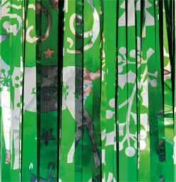 Netagon Shimmer Tinsel Curtain Reindeer Christmas Tree Design 3M X 1M Green - thumbnail 8