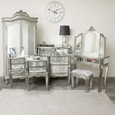 Melody Maison Silver Mirrored Double Wardrobe, Chest Of Drawers, Dressing Table Set & Bedside Tables - Tiffany Range - image 1