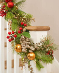 WeRChristmas Pre-Lit Decorated Mixed Tip Garland, Red And Gold, 9 Ft - thumbnail 4