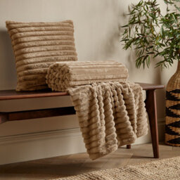 Catherine Lansfield Cosy Ribbed Faux Fur Blanket Throw Natural - thumbnail 3