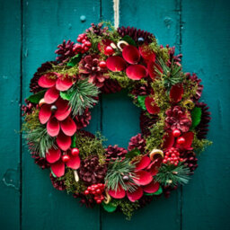 Dibor 30Cm Cluster Berries Front Door Christmas Wreath With Deer Wreath Hanger - thumbnail 2