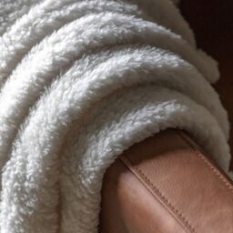 Gallery™ Cream Teddy Fleece Plain Throw (L) 180Cm X (W) 140Cm - thumbnail 8
