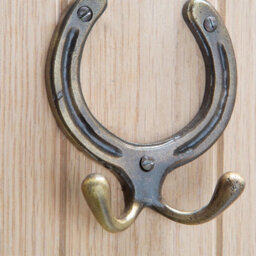 Hammer and Tongs Hammer & Tongs Horse Shoe Double Coat Hook - W100mm X H110mm - Brass - thumbnail 6
