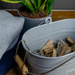 Harbour Housewares Clothes Peg Bucket - Grey - Vintage Metal Home Kitchen Canister Tin Box Utility Laundry Storage - thumbnail 7
