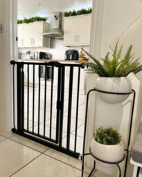 Bettacare Auto Close Stair Gate, 111Cm - 118Cm, Matt Black, Pressure Fit Safety Gate, Baby Gate - thumbnail 7