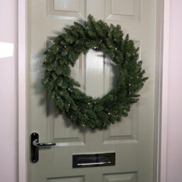 Samuel Alexander 60Cm Plain Green Christmas Wreath With 50 Warm White Leds And 160 Bullet Tips - thumbnail 4