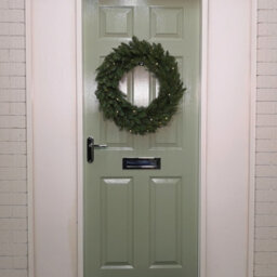 Samuel Alexander 60Cm Plain Green Christmas Wreath With 50 Warm White Leds And 160 Bullet Tips - thumbnail 3