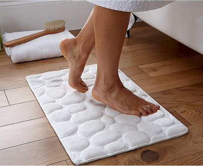 Luxury Pebble Design Bath Mat - Memory Foam Non-Slip Machine Washable Bathroom Floor Mat - Measures 59 X 40 X 1.5Cm - image 1