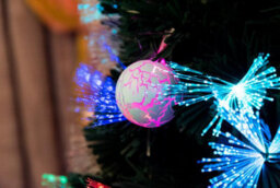 Shatchi 4Ft/120Cm Pastel Stars And Baubles Fibre Optic Christmas Tree Led Pre-Lit - thumbnail 4