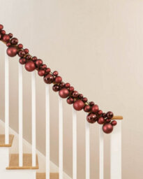Werchristmas Burgundy Christmas Bauble Garland 9 Ft, 84 Shatterproof Baubles - thumbnail 4