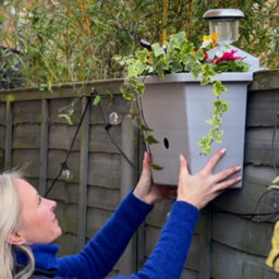 You Garden Yougarden 3-In-1 Fence Planter, Birdbox And Solar Light, Go Illuminest Brown, 6 Litre Planter - thumbnail 7