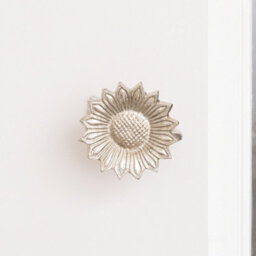Melody Maison Set Of 2 Silver Metal Sunflower Wall Mounted Tie Backs - thumbnail 2