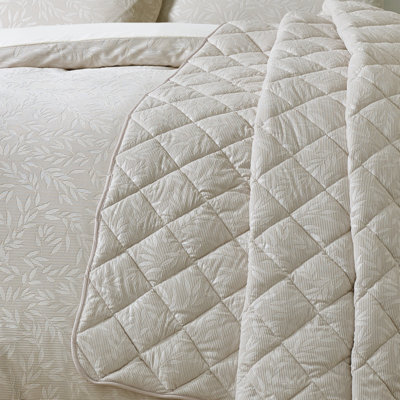 Catherine Lansfield Corded Leaves 240X260Cm Quilted Bedspread Champagne Gold - image 1