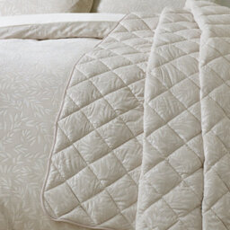 Catherine Lansfield Corded Leaves 240X260Cm Quilted Bedspread Champagne Gold
