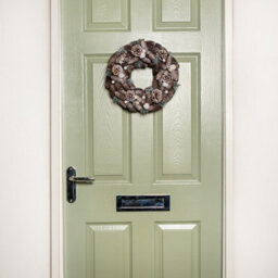 Samuel Alexander 36Cm Frosted Hanging Christmas Wreath With Pine Cones & Wooden Stars - thumbnail 2
