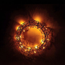 Urbn-Living Urbnliving 30Cm Round Pearl Gold Wreath Decoration With Led Lights Christmas Ornament Lights Hanging Xmas Decor - thumbnail 2
