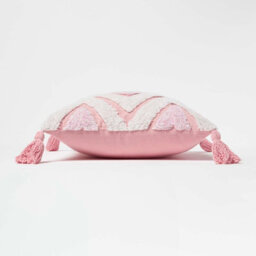 Homescapes Geometric Ikat White & Pink Tufted Cotton Cushion With Tassels 45 X 45 Cm - thumbnail 4