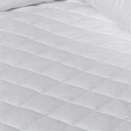Dreameasy 4 Foot Quilted 110 Gram Polycotton Filled Mattress Protector - thumbnail 2
